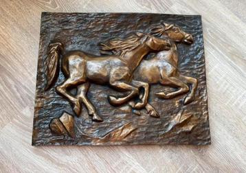 Koperkleurig Gipsen Paardenbeeld beschikbaar voor biedingen