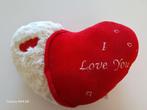 Hartvormige rood/witte kussen met de tekst I love you, Ophalen, Zo goed als nieuw, Rood, Hartvormig