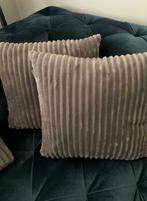 Nieuw !!! Set van 2 kussens taupekleur long island living, Ophalen of Verzenden, Nieuw, Bruin, Vierkant