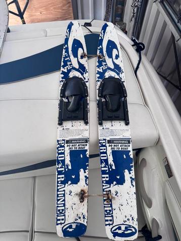 Kinder waterskies beschikbaar voor biedingen