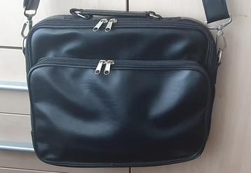 mooie laptop tas beschikbaar voor biedingen