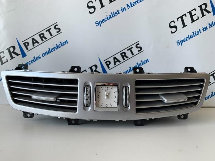 Luchtrooster Dashboard van een Mercedes S-Klasse, Auto-onderdelen, Dashboard en Schakelaars, Mercedes-Benz, Gebruikt, 3 maanden garantie