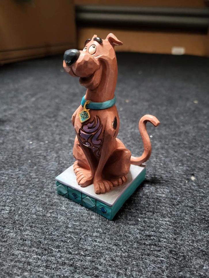 nieuw beeldje scooby doo scooby-dooby-doo jim shore, Verzamelen, Beelden en Beeldjes, Nieuw, Dier, Ophalen of Verzenden