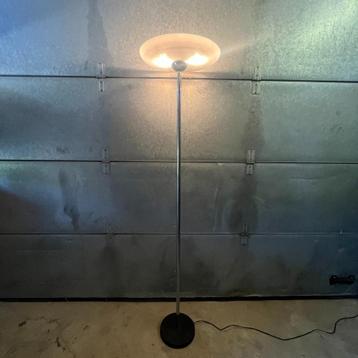 OPRUIMINGJaren 60 vintage vloerlamp chroom met glazen schaal beschikbaar voor biedingen