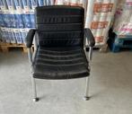 Vintage zwart lederen fauteuil met verchroomd frame, Huis en Inrichting, Ophalen, Gebruikt, 75 tot 100 cm, Metaal