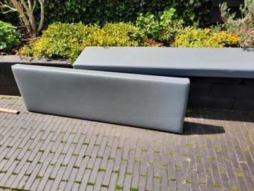 Kussens eettafelbank beschikbaar voor biedingen