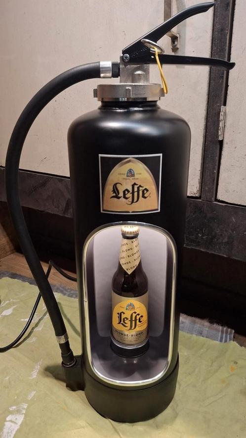 Mooie LEFFE brandblusser met ledverlichting, Verzamelen, Biermerken, Nieuw, Reclamebord, Plaat of Schild, Leffe, Ophalen of Verzenden