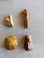 4 Jaspis neanderthaler steentijd werktuigen fontmaure, Verzamelen, Mineralen en Fossielen, Ophalen of Verzenden