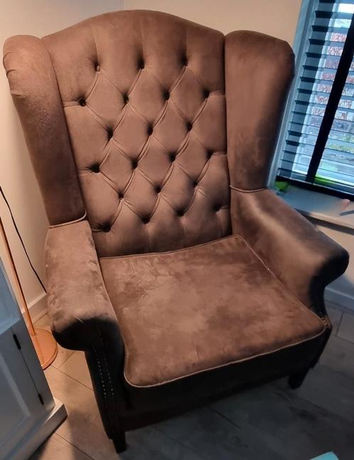 GRATIS! | Bruine suède fauteuil, Huis en Inrichting, Fauteuils, Gebruikt, Stof, 75 tot 100 cm, Minder dan 75 cm, Ophalen