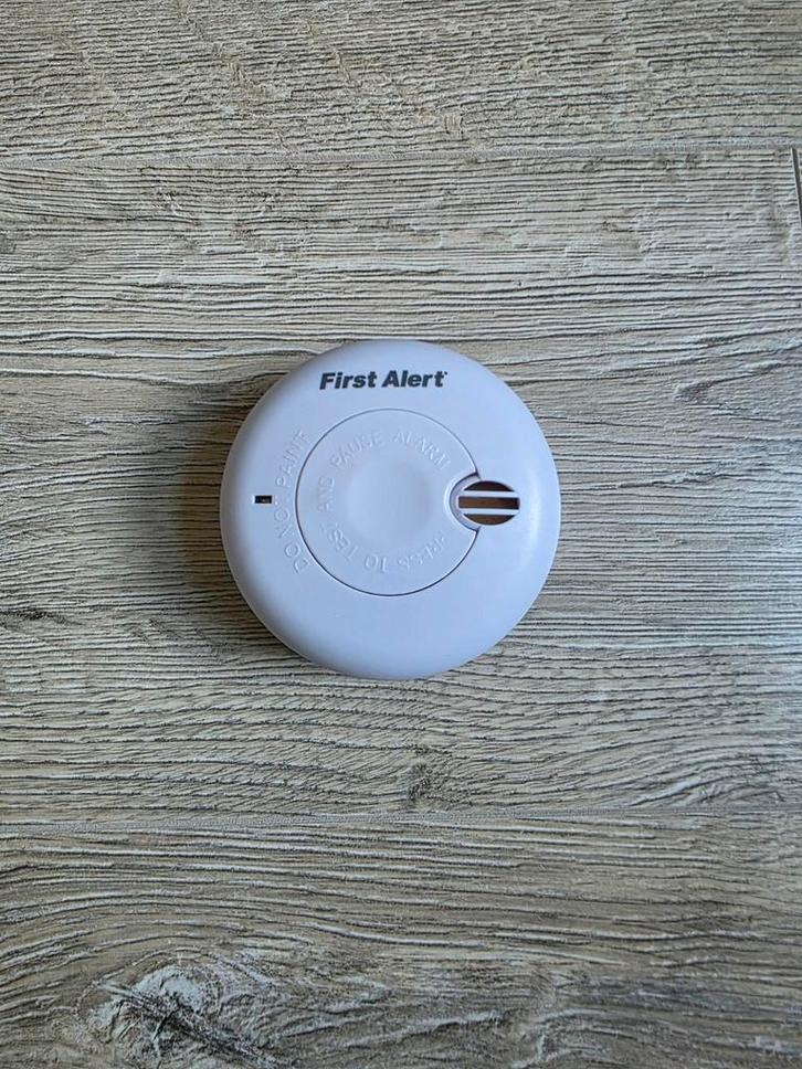 First Alert SA700CE Rookmelder – Batterijgevoed, Doe-het-zelf en Verbouw, Alarmsystemen, Gebruikt, Detector, Sensor of Melder