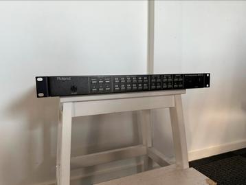 Roland MVS-12 multi-viewer / switcher beschikbaar voor biedingen