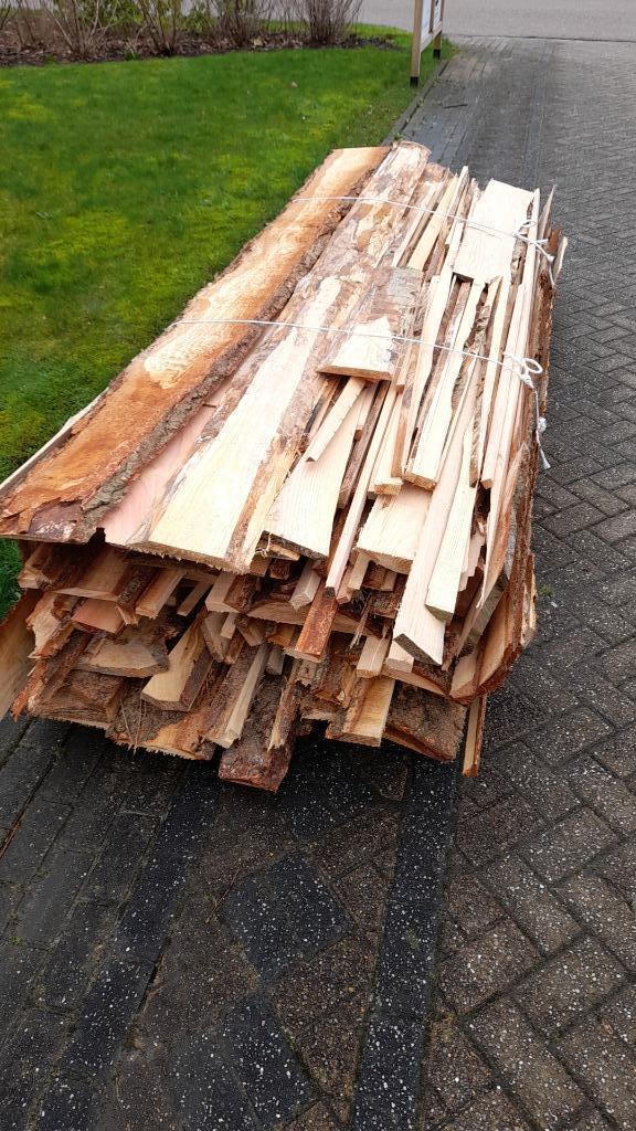 Douglas zaagresten: bundel ongeveer1,5 m3 € 50,- incl BTW, Tuin en Terras, Haardhout, Stammen, Overige houtsoorten, Minder dan 3 m³
