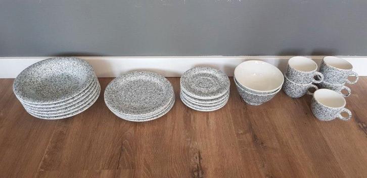 Grijze spikkeltjes serviesset, Huis en Inrichting, Keuken | Servies, Nieuw, Compleet servies, Overige stijlen, Keramiek, Ophalen of Verzenden
