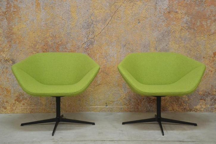 ZGANieuw! 2 groene stoffen Montis Ella design draaifauteuils, Huis en Inrichting, Fauteuils, Zo goed als nieuw, Leer, Metaal, Stof