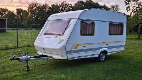 Nette DELTA Caravan 3900 TZ FLEVO, Caravans en Kamperen, Caravans, Particulier, tot en met 4, 750 - 1000 kg, Treinzit, Delta, Dwarsbed