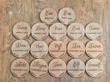 Mijlpalen op hout beschikbaar voor biedingen