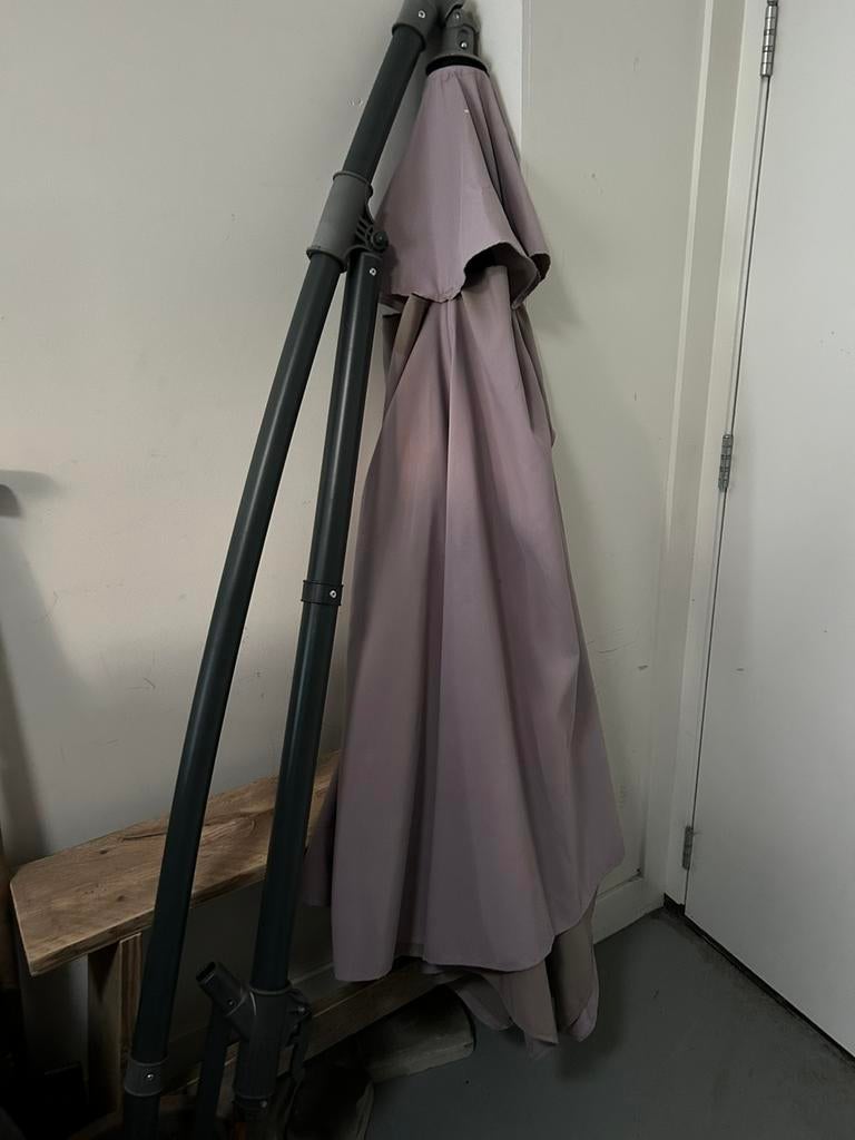 Zweefparasol met voet en verzwaring, Ophalen, Zo goed als nieuw, Zweefparasol