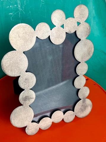 Vintage fotolijstje minimal bubbles metaal chrome brutalist beschikbaar voor biedingen