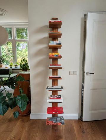 Teakhouten Boekentoren - Smalle Kast met Tredes beschikbaar voor biedingen