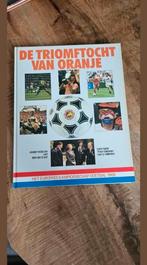De triomftocht van Oranje EK Voetbal 1988, Ophalen of Verzenden, Gelezen, Balsport