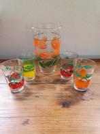 Retro/vintage schenkglas + 4 glazen - afbeelding met fruit, Verzamelen, Glas en Borrelglaasjes, Ophalen of Verzenden