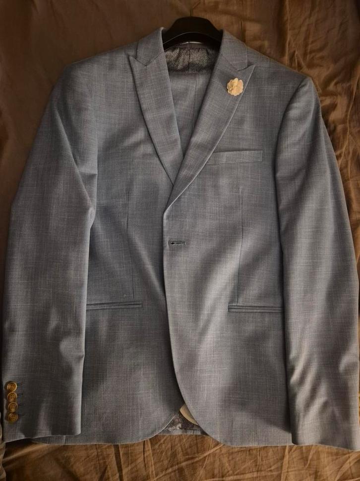 Isaac Dewhirst Blauw Kostuum - Maat L, Kleding | Heren, Kostuums en Colberts, Zo goed als nieuw, Maat 52/54 (L), Blauw, Ophalen of Verzenden