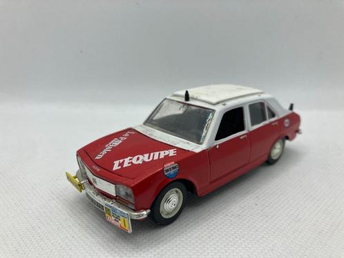 Peugeot 504 "L'equipe" - Norev 1:43, Hobby en Vrije tijd, Modelauto's | 1:43, Gebruikt, Auto, Norev, Ophalen of Verzenden