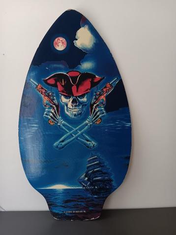 Vintage skimboard met piratenprint – Aroona beschikbaar voor biedingen