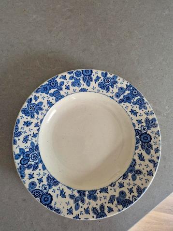 Vintage Diep Bord New Chelsea Beatrix Blauw Bloem beschikbaar voor biedingen