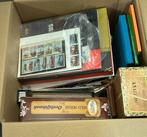 Opruiming: doos vol postzegels voornamelijk Nederland, Postzegels en Munten, Postzegels | Volle albums en Verzamelingen, Ophalen of Verzenden