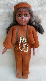 Oud indianenpopje (ca. 19 cm.) met suede pakje, Ophalen of Verzenden, Gebruikt, Pop