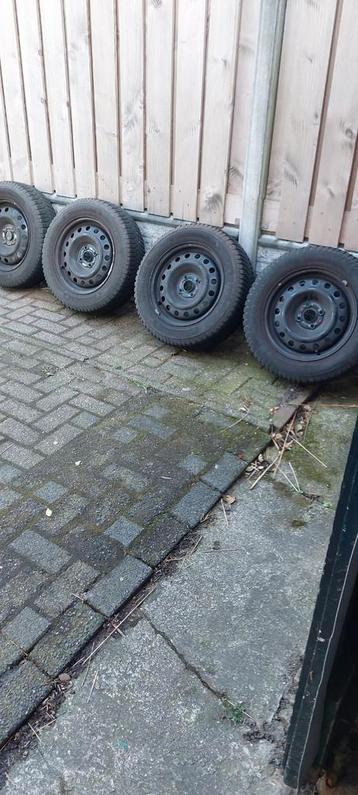 Winterbanden 185/65 R15 op velg + standaard beschikbaar voor biedingen
