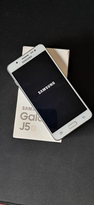 Nette Samsung Galaxy J5 (wit) beschikbaar voor biedingen