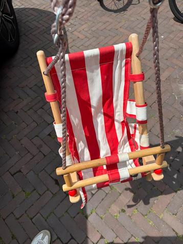 Babyschommel. Ziet er nog perfect uit. beschikbaar voor biedingen