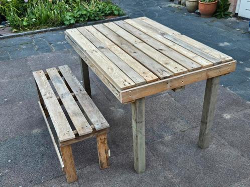 Te koop pallet tuintafel met 2 bankjes, Tuin en Terras, Tuintafels, Gebruikt, Rechthoekig, Hout, Ophalen