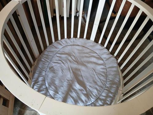 Ronde Europababy Box + Boxkleed - Nette Staat, Kinderen en Baby's, Boxen, Zo goed als nieuw, Rond, Boxkleed, Wieltjes, Ophalen
