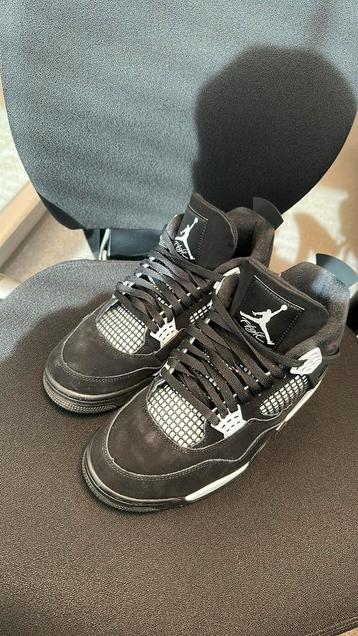 Air Jordan 4 White Thunders Maat 44 beschikbaar voor biedingen