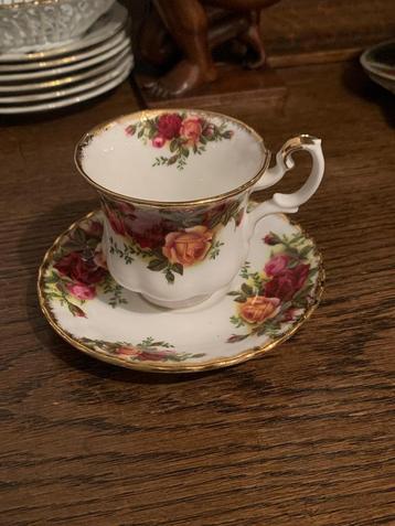 Royal Albert Country Roses Kop en Schotel beschikbaar voor biedingen