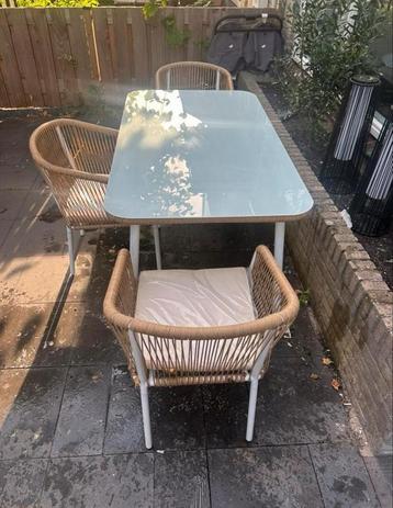 Tuinset met 3 stoelen beschikbaar voor biedingen
