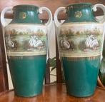 Antieke Tsjechoslowaakse Porseleinen Vazen met Zwanen, Ophalen of Verzenden