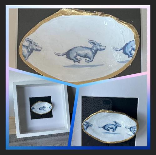 Leuke teckels op schelp in mooie lijst, Dieren en Toebehoren, Honden-accessoires, Ophalen of Verzenden