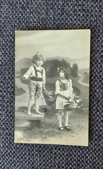 Antieke foto ansichtkaart.
Zwart-wit.
 beschikbaar voor biedingen