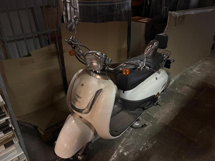 Leuke Scooter te Koop!, Fietsen en Brommers, Snorfietsen en Snorscooters, Gebruikt, Overige merken, Benzine, Ophalen of Verzenden