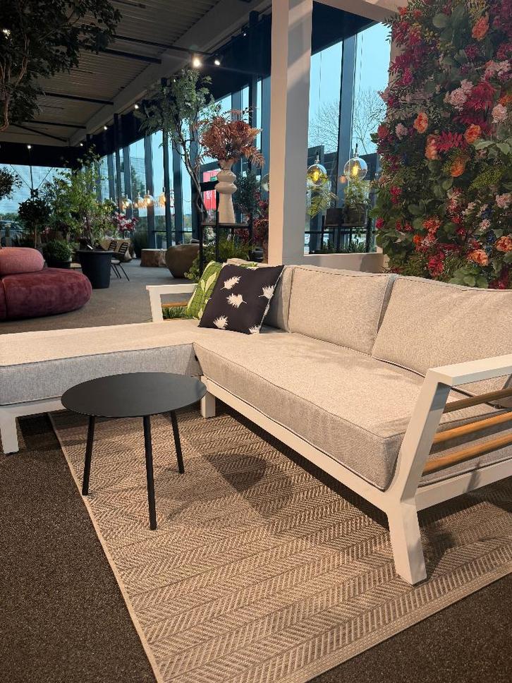 Loungeset Compania, Tuin en Terras, Tuinsets en Loungesets, Nieuw, Teakhout, Bank, Bijzettafel, Ophalen of Verzenden