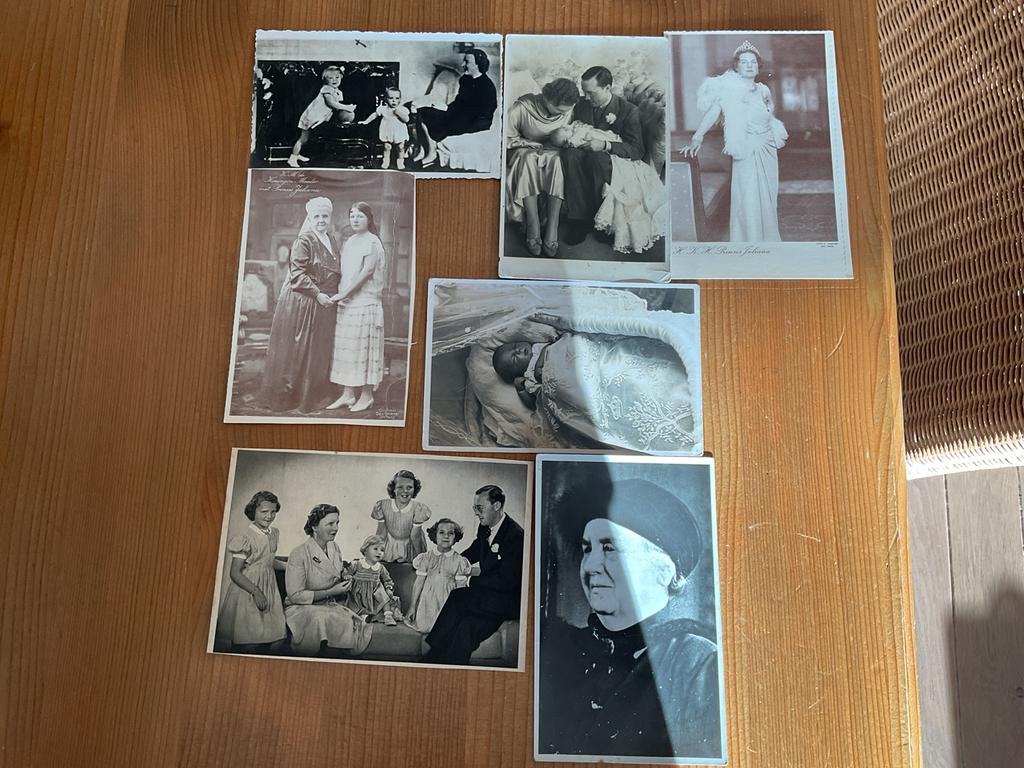Ansichtkaarten van het koningshuis, Ophalen of Verzenden, Gebruikt, Nederland, Kaart, Foto of Prent