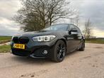 BMW 120i 184pk aut. M sport shadowline, Auto's, BMW, 1998 cc, Achterwielaandrijving, 74 €/maand, Zwart