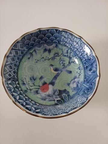 Antiek  schaaltje Japans Genshou met vogel op tak  beschikbaar voor biedingen