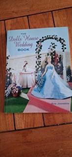 Poppenhuis patronen boek, Boeken, Hobby en Vrije tijd, Ophalen of Verzenden, Zo goed als nieuw, Borduren en Naaien