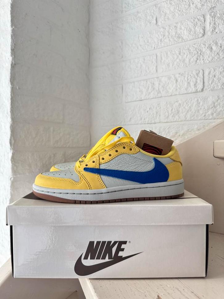 Travis Scott Nike Dunk Low - Limited Edition!, Kleding | Dames, Schoenen, Nieuw, Sneakers of Gympen, Geel, Ophalen of Verzenden