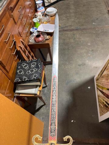 Decoratief Zwaard beschikbaar voor biedingen